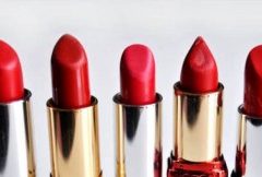 What Your Lipstick Shape Saying About You